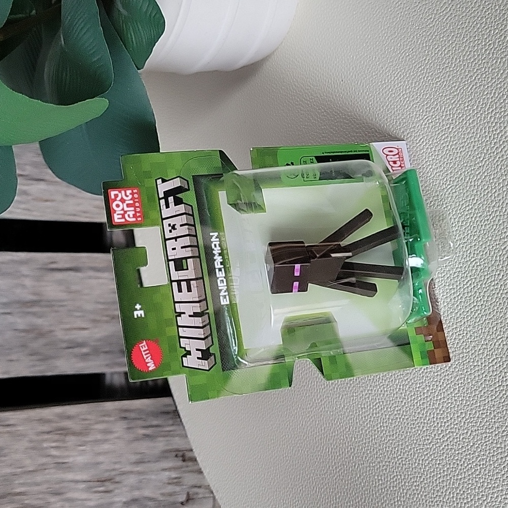 Mattel Minecraft Enderman Figure in Black and Green Packaging - Picture 1 of 5